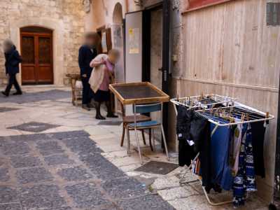 ...chi li ha sistemati accanto all�ingresso e ...